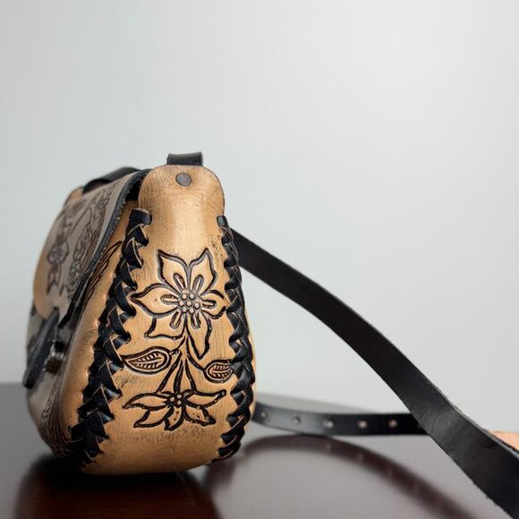 J831 - Mexican Hummingbird Hand Tooled Leather Purse - Picture 6 of 13